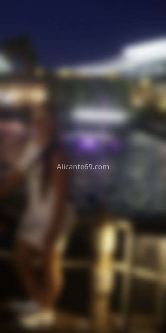Alejandra, masajista extrovertida. 613312455. Citas en ALICANTE, ALICANTE. www.alicante69.com.