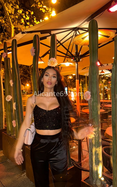Giany Alesandra, chica trans encantadora. 600615572. Citas en ALICANTE, ALICANTE. www.alicante69.com.
