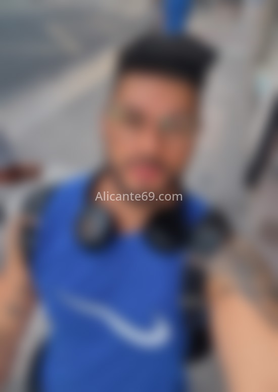 Junior, brasileño. 610009262. Citas en ALICANTE, ALICANTE. www.alicante69.com.