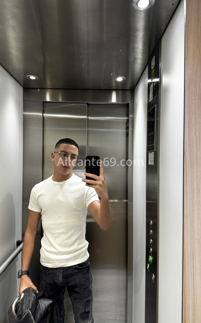 Juan Manuel, joven latino . 655256716. Citas en ALICANTE, ALICANTE. www.alicante69.com.