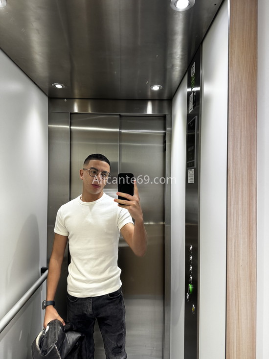 Juan Manuel, joven latino . 655256716. Citas en ALICANTE, ALICANTE. www.alicante69.com.
