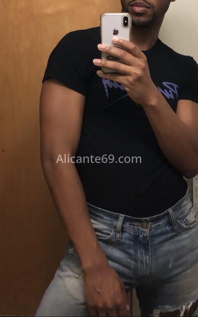 Chico negro en Alicante  . 672993541. Citas en ALICANTE, ALICANTE. www.alicante69.com.