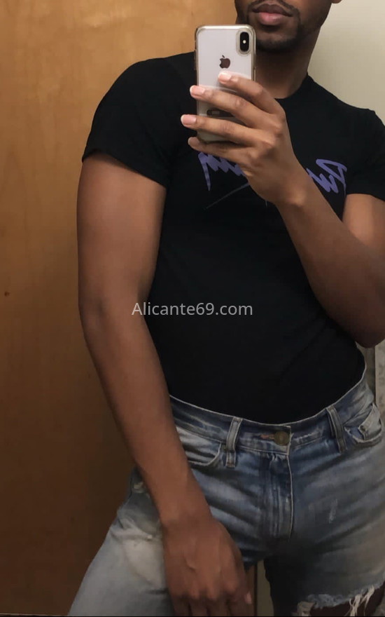 Chico negro en Alicante  . 672993541. Citas en ALICANTE, ALICANTE. www.alicante69.com.