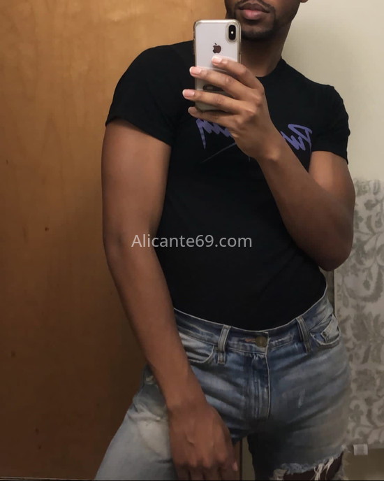 Chico negro en Alicante  . 672993541. Citas en ALICANTE, ALICANTE. www.alicante69.com.
