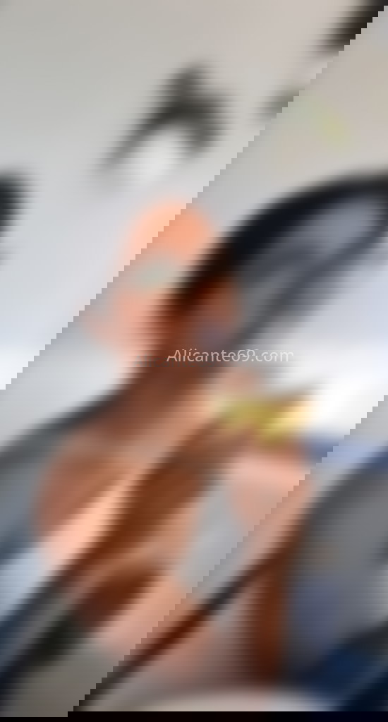 Ángela, estudiante con don de gentes. 663412544. Citas en ALICANTE, ALICANTE. www.alicante69.com.