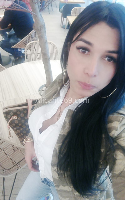 Chica trans risueña y desenvuelta. 615578406. Citas en ALICANTE, ALICANTE. www.alicante69.com.