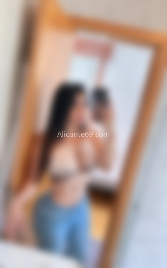 Mia, colombiana de 25 años. 602453878. Citas en ALICANTE, ALICANTE. www.alicante69.com.