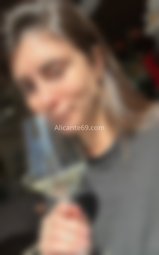 Katia, mujer brasileña por la ciudad. 602471402. Citas en ALICANTE, ALICANTE. www.alicante69.com.