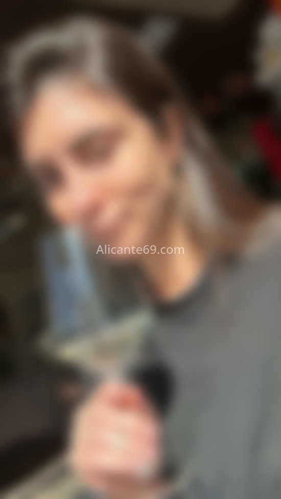 Katia, mujer brasileña por la ciudad. 602471402. Citas en ALICANTE, ALICANTE. www.alicante69.com.
