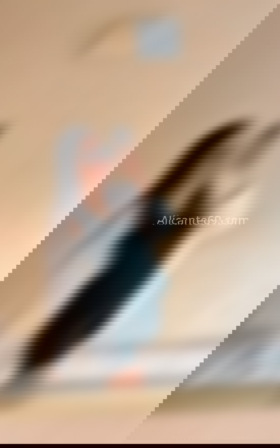 Lina, latina extrovertida. 641285264. Citas en ALICANTE, ALICANTE. www.alicante69.com.