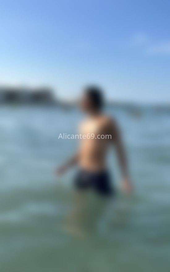 Dilan, joven colombiano de 21 años . 613424480. Citas en ALICANTE, ALICANTE. www.alicante69.com.