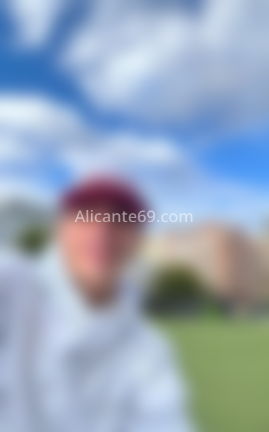 Dilan, joven colombiano de 21 años . 613424480. Citas en ALICANTE, ALICANTE. www.alicante69.com.