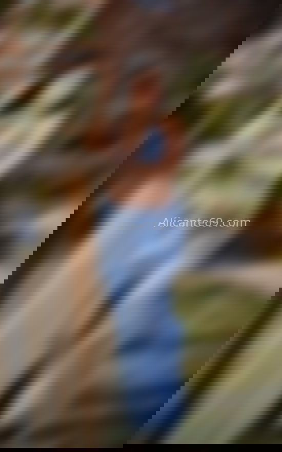 Catalina, jovial y extrovertida. 633639134. Citas en ALICANTE, ALICANTE. www.alicante69.com.