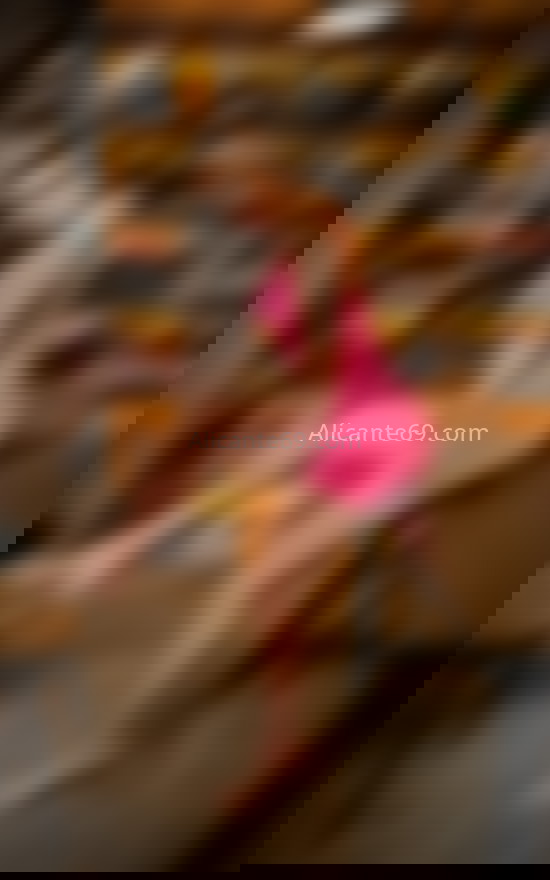 Emma, joven latina extrvertida. 613373182. Citas en ALICANTE, ALICANTE. www.alicante69.com.