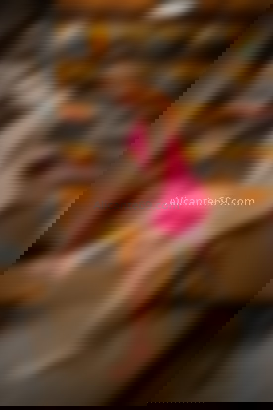 Emma, joven latina extrvertida. 613373182. Citas en ALICANTE, ALICANTE. www.alicante69.com.