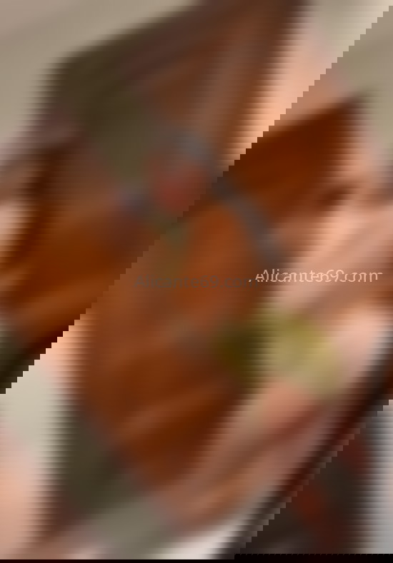Cristal, chica latina de mente abierta. 622146727. Citas en ALICANTE, ALICANTE. www.alicante69.com.