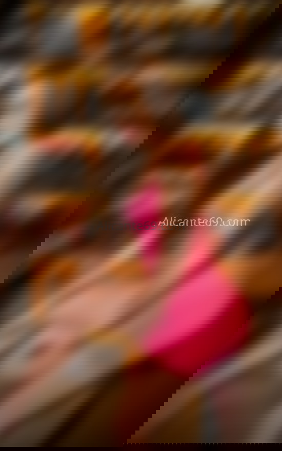 Emma, joven latina extrvertida. 613373182. Citas en ALICANTE, ALICANTE. www.alicante69.com.