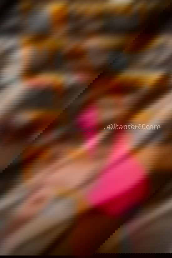Emma, joven latina extrvertida. 613373182. Citas en ALICANTE, ALICANTE. www.alicante69.com.