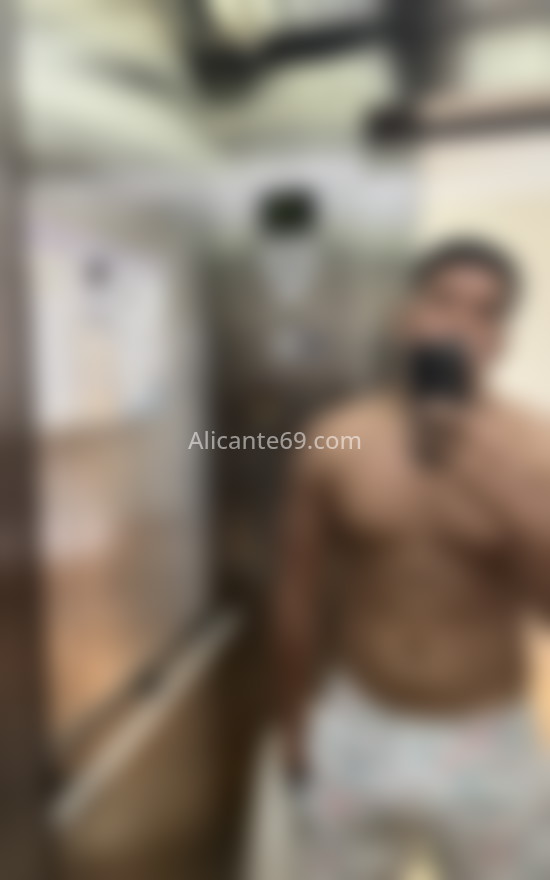 Charlys, joven amante del fitness . 613947107. Citas en ALICANTE, ALICANTE. www.alicante69.com.