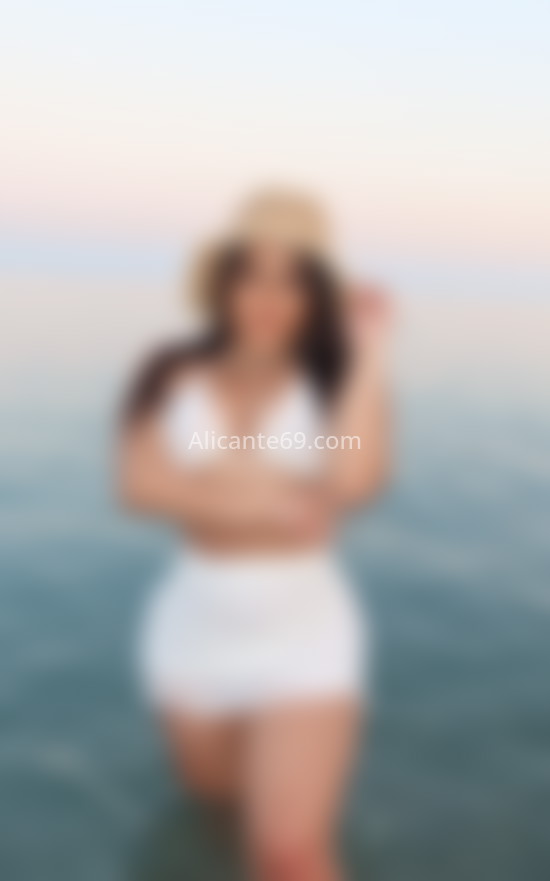 Sashari, jovencita venezolana. 634795694. Citas en ALICANTE, ALICANTE. www.alicante69.com.