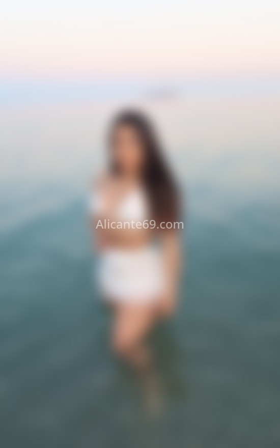 Sashari, jovencita venezolana. 634795694. Citas en ALICANTE, ALICANTE. www.alicante69.com.