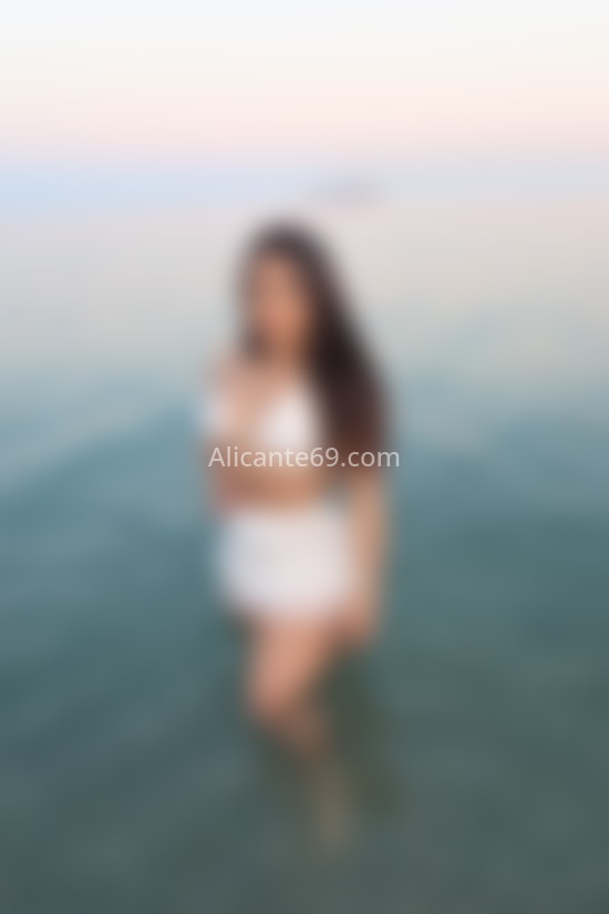 Sashari, jovencita venezolana. 634795694. Citas en ALICANTE, ALICANTE. www.alicante69.com.