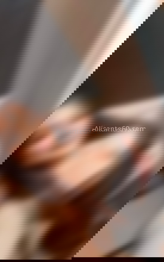 Sashari, jovencita venezolana. 634795694. Citas en ALICANTE, ALICANTE. www.alicante69.com.