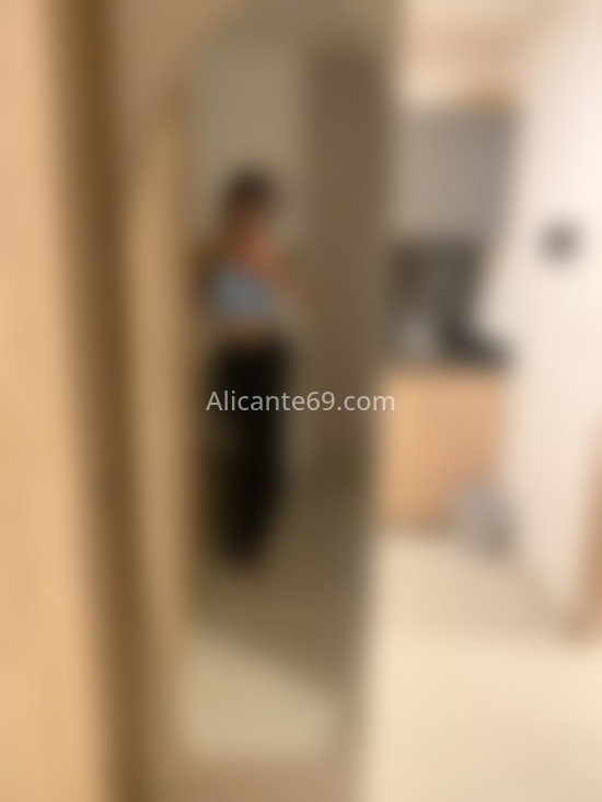 Andrea, chica trans coqueta. 607397890. Citas en ALICANTE, ALICANTE. www.alicante69.com.