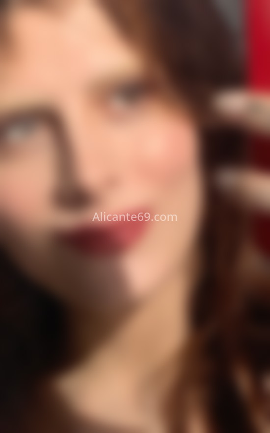 Luci, joven modelo trans rusa . 644512603. Citas en ALICANTE, ALICANTE. www.alicante69.com.
