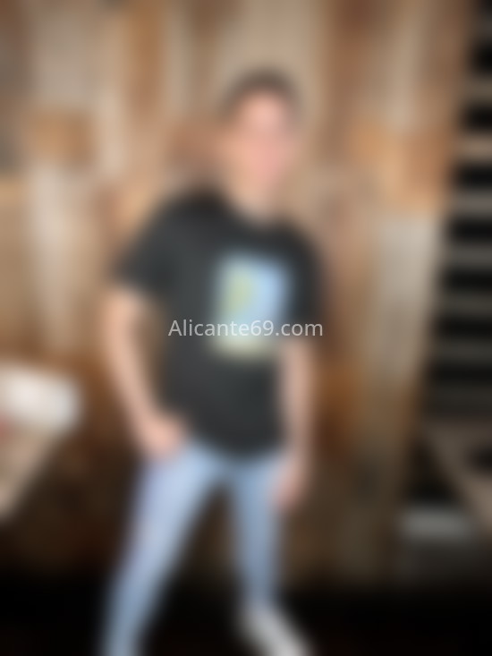 Liam, joven súper simpático. 603532939. Citas en ALICANTE, ALICANTE. www.alicante69.com.