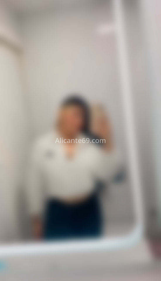 Estefany, joven latina . 672835619. Citas en ALICANTE, ALICANTE. www.alicante69.com.