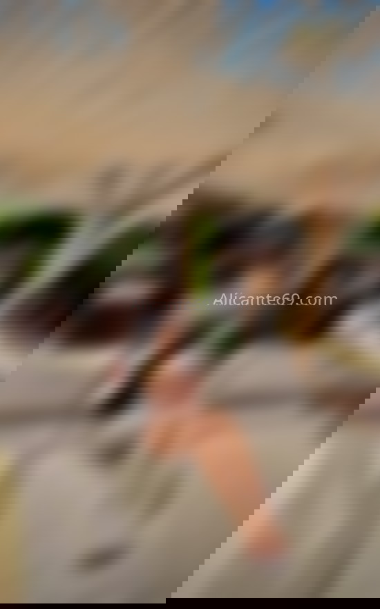 Luna, chica de mirada encantadora. 661562095. Citas en ALICANTE, ALICANTE. www.alicante69.com.
