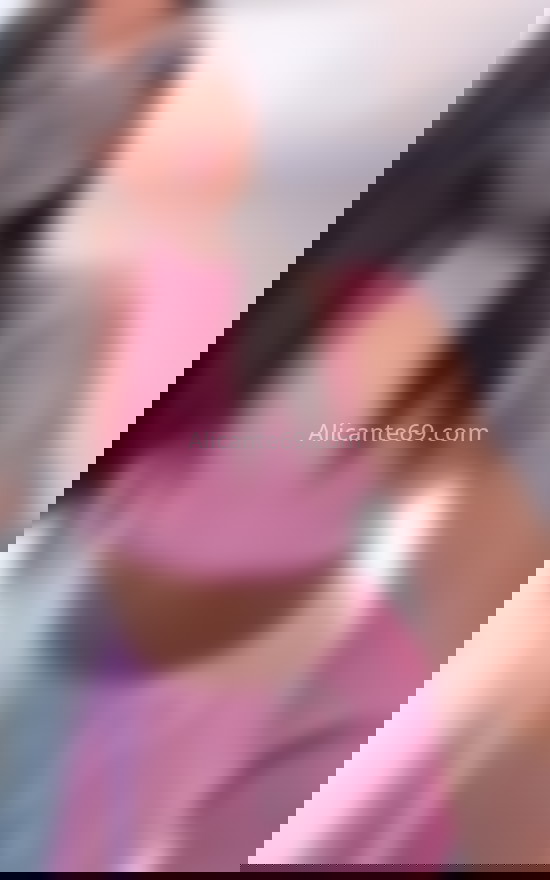 Luna, chica de mirada encantadora. 661562095. Citas en ALICANTE, ALICANTE. www.alicante69.com.