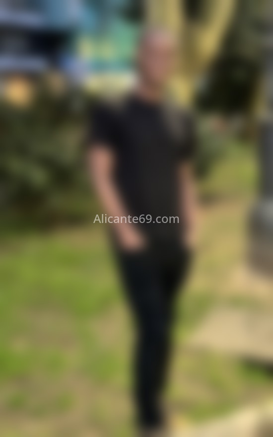 Andrés, joven colombiano . 613405102. Citas en ALICANTE, ALICANTE. www.alicante69.com.