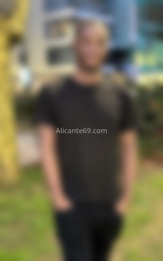 Andrés, joven colombiano . 613405102. Citas en ALICANTE, ALICANTE. www.alicante69.com.
