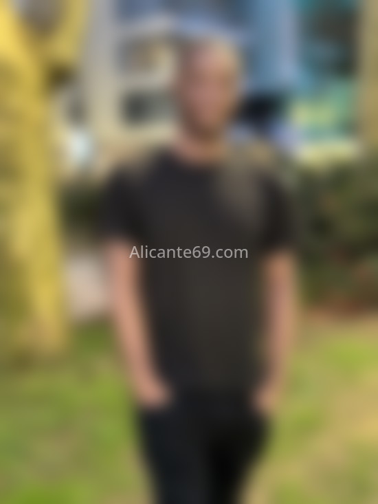 Andrés, joven colombiano . 613405102. Citas en ALICANTE, ALICANTE. www.alicante69.com.