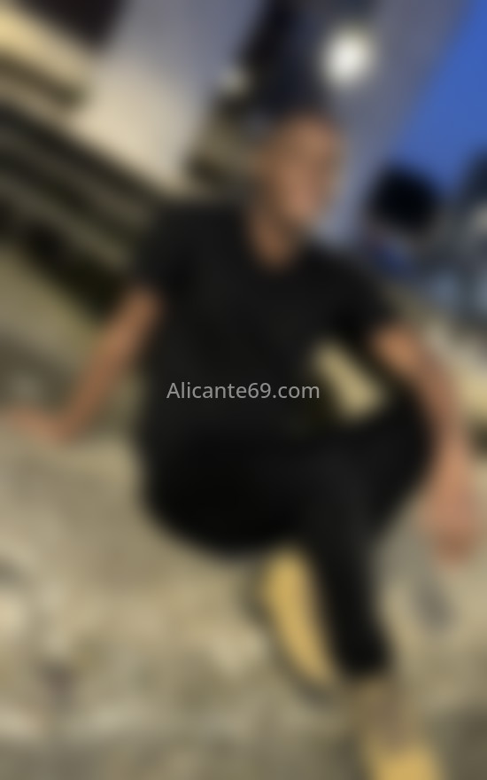Andrés, joven colombiano . 613405102. Citas en ALICANTE, ALICANTE. www.alicante69.com.