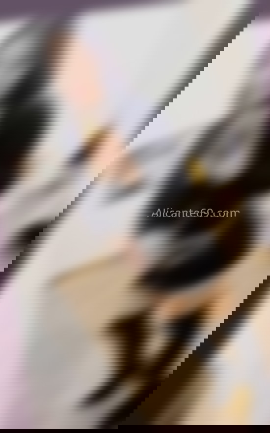 Laura, joven morena latina . 642641450. Citas en ALICANTE, ALICANTE. www.alicante69.com.