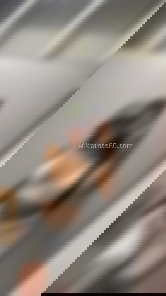 Alison, colombiana de 21 años . 695941965. Citas en ALICANTE, ALICANTE. www.alicante69.com.