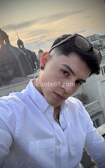 Ángel, joven colombiano enrollado. 627543166. Citas en ALICANTE, ALICANTE. www.alicante69.com.