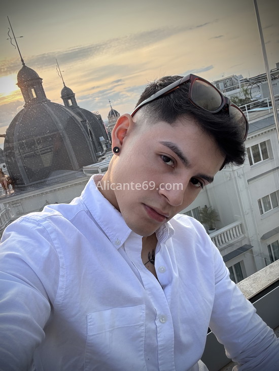 Ángel, joven colombiano enrollado. 627543166. Citas en ALICANTE, ALICANTE. www.alicante69.com.