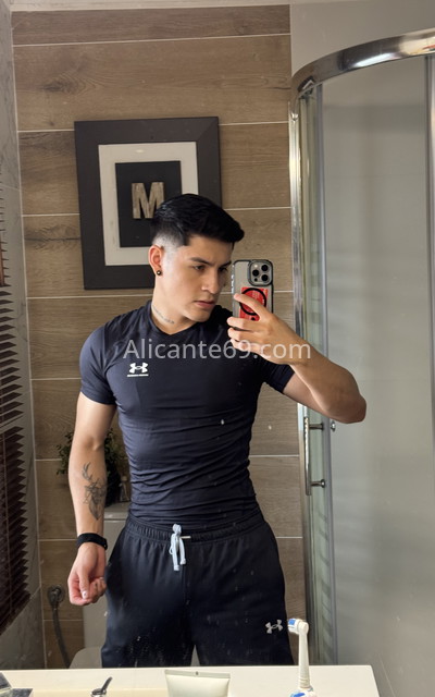 Ángel, joven colombiano enrollado. 627543166. Citas en ALICANTE, ALICANTE. www.alicante69.com.