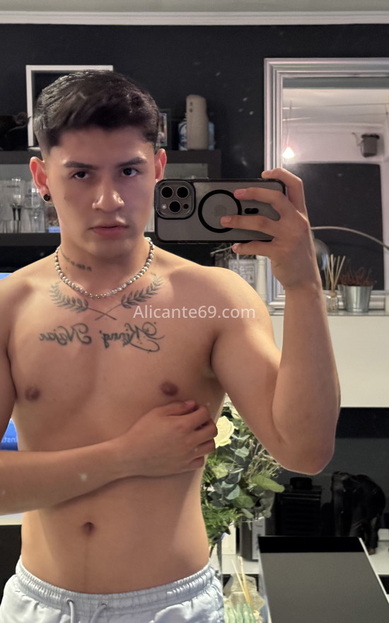 Ángel, joven colombiano enrollado. 627543166. Citas en ALICANTE, ALICANTE. www.alicante69.com.