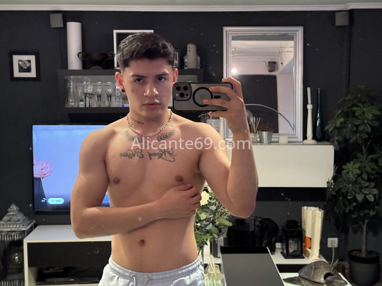 Ángel, joven colombiano enrollado. 627543166. Citas en ALICANTE, ALICANTE. www.alicante69.com.