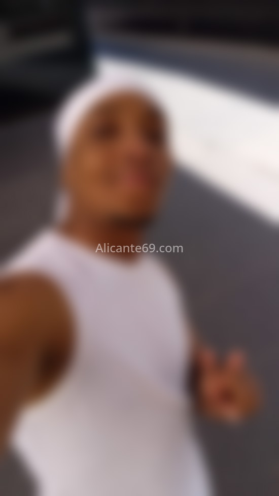 Alex, joven latino. 631321891. Citas en ALICANTE, ALICANTE. www.alicante69.com.