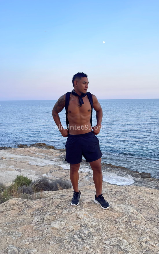 Max, colombiano. 600418013. Citas en ALICANTE, ALICANTE. www.alicante69.com.