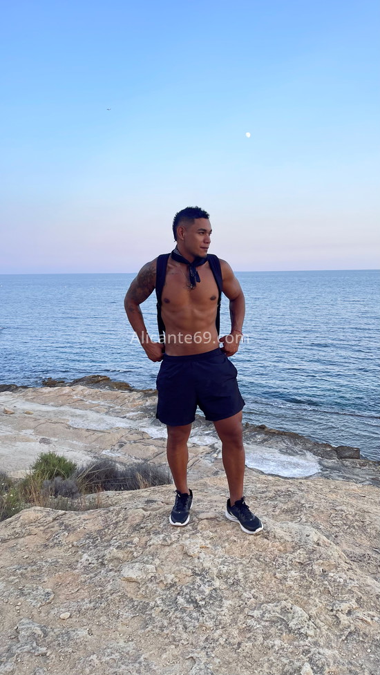 Max, colombiano. 600418013. Citas en ALICANTE, ALICANTE. www.alicante69.com.