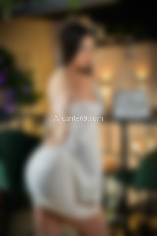 Dulce, jovencita muy enrollada. 691861695. Citas en ALICANTE, ALICANTE. www.alicante69.com.