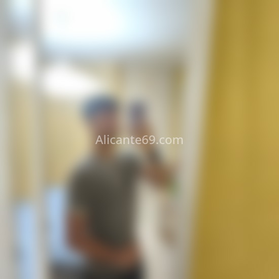 Andy, joven colombiano. 678532891. Citas en ALICANTE, ALICANTE. www.alicante69.com.