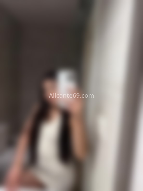 Cristal, joven colombiana. 643054542. Citas en ALICANTE, ALICANTE. www.alicante69.com.